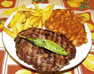 Плескавица с гарниром