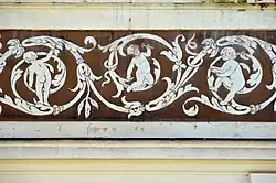 Путти-ремесленники. Деталь фриза на вилле Романини. 1894. Инкрустация. Пёрч, район Клагенфурт, Австрия