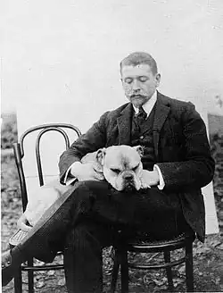 На фотографии 1907 года