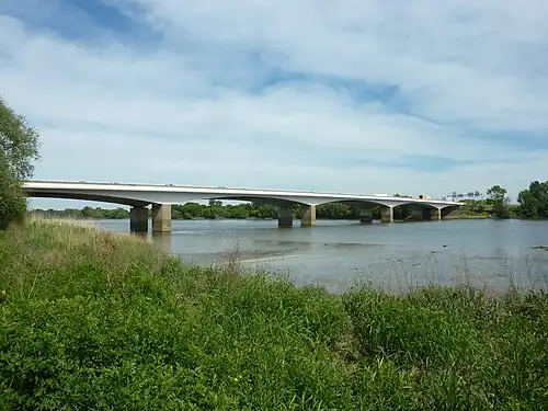 Мост Бельвю через Луару