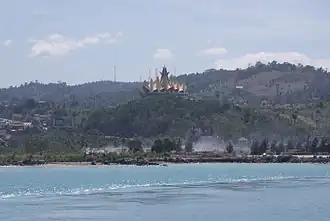 Берег порта Бакаухени[индон.] провинции Лампунг на острове Суматра