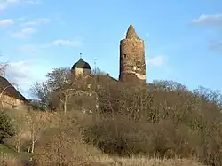 Замок и сторожевая башня