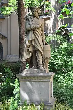 Памятник Адаму Мицкевичу в Познани. Современная копия центральной фигуры оригинального памятника.