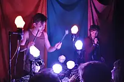 Purity Ring на выступлении в 2012 году