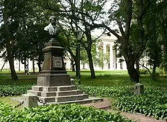 памятник в 2010 году