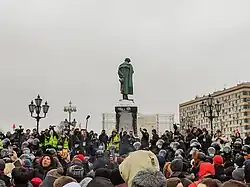 Протестуюшие у памятника Пушкину в Москве в 15:57