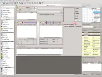Qt Designer в режиме MDI. Правый край окна документа вылез за пределы области MDI — видна полоса прокрутки
