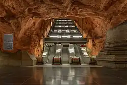 Восточный выход на станции «Родхусет» Синей линии