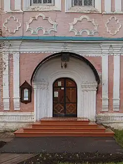 Центральный вход