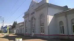 Вид на вокзал со стороны платформ