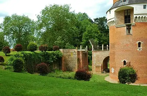 Подъёмный мост, ведущий в замок