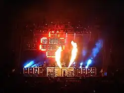 Rammstein выступают вживую на фестивале Rock Werchter 2005.