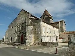 Церковь Сен-Пьер