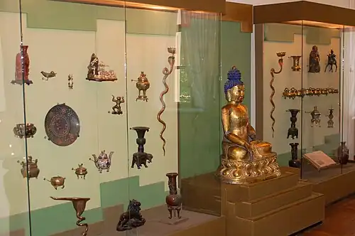 Экспонаты из коллекции дворца Алфераки