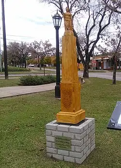 Пирамида Мая в Вилла Элиса