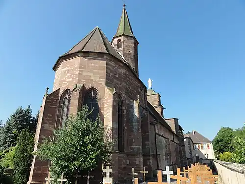 Апсида монастырской церкви и погост