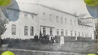 Семья Сапега возле дворца в Бильче-Золотом, около 1935 г. Дворец разрушен предположительно в годы ВОВ или позже.