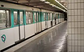 Состав модели MF 67 на станции