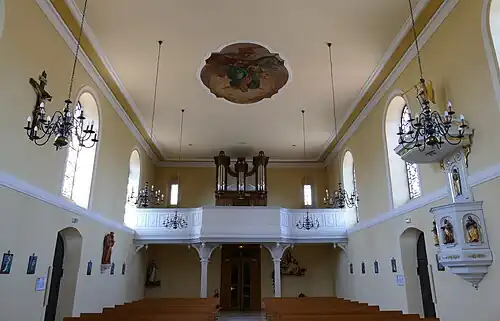 Интерьер, вид на орган