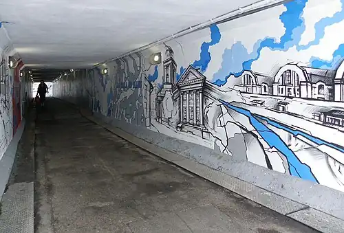 В подземном переходе