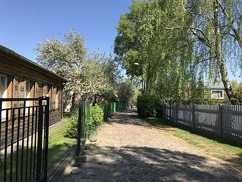 Дальняя часть улицы