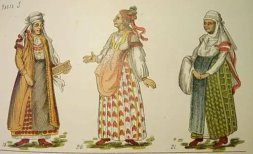 Посередине — незамужняя мещанка, по бокам — крестьянки. Источник тот же.