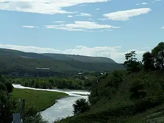 Вид на северную окраину аула с противоположного берега