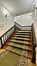 Сохранившаяся лестница в доме губернатора