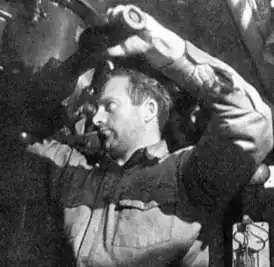 Б. Романовский у перископа ПЛ «Dzik»