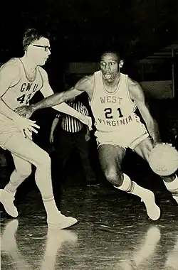 Рон Уильямс в составе «Уэст Вирджиния Маунтинирс» в 1966 году