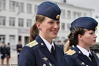 Выпускницы РГВВДКУ в пилотках, 2013 год.