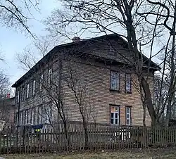 Жилой дом для младших служащих, ул. Сюста 6