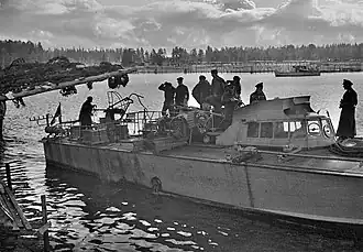 Итальянский торпедный катер MAS 529 на Ладожском озере в Сортанлахти, октябрь 1942 года; фотография из архива Сил обороны Финляндии (SA-kuva).