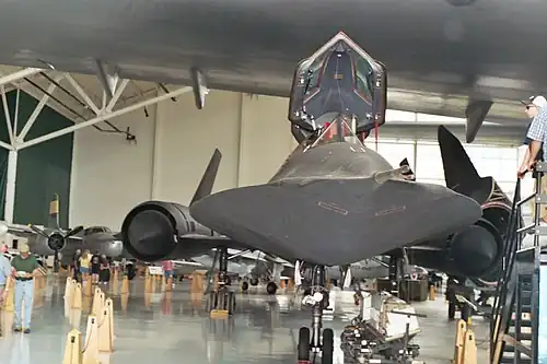SR-71 Blackbird под крылом Spruce Goose