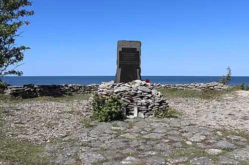 Памятник погибшим на пароме «Эстония» в деревне Ниназе