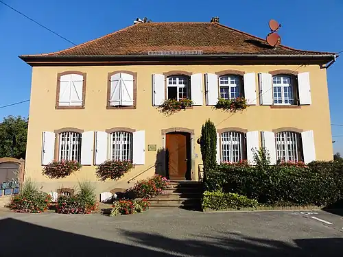 Здание мэрии (бывший дом приходского священника)