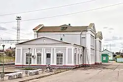 Привокзальная территория и торец вокзала