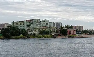 Вид с Невы на Правобережную ТЭЦ и жилую застройку