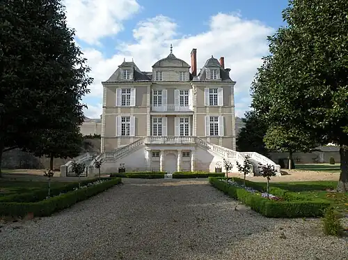 Бывшее шато Сент-Жем-сюр-Луар