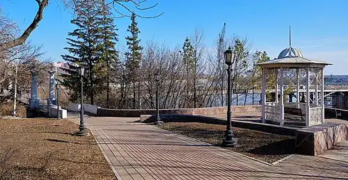 Беседка и подвесной мост