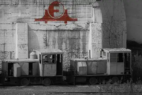 Заброшенные локомотивы на руднике