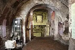 Одно из помещений крипты (подземного этажа)