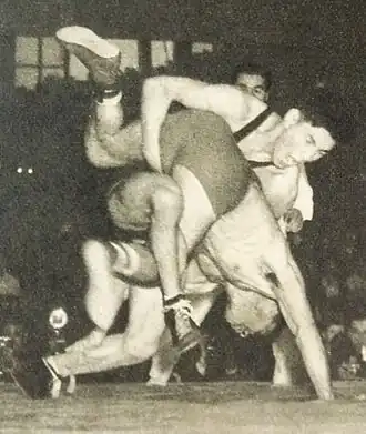 Николай Музашвили (снизу) против Сёдзо Сасахара