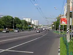 Пересечение с 13-й Парковой улицей