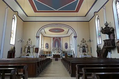 Интерьер, вид на алтарь