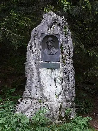 Надгробный памятник фон Перфалю в Шлирзе