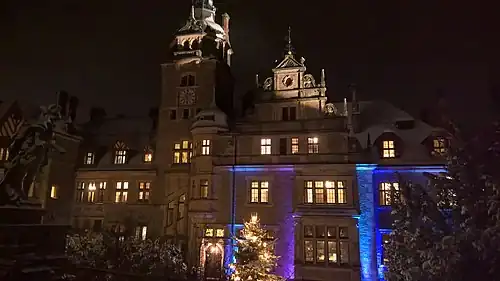 Ночная подсветка замка во время Рождества