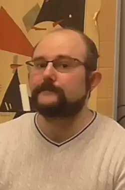 Александр Смулянский проводит лекцию «Я-Идеал и публичность» в книжном магазине «Порядок слов». (10 апр. 2019 года)