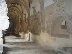 Гробницы Сальвадоресов в монастыре Сан-Сальвадор-де-Онья