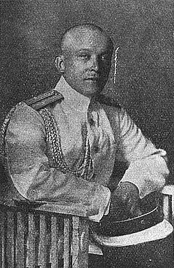 Сергей Андреевич на снимке лейтенант